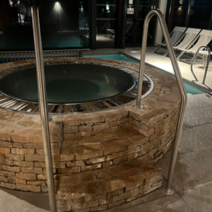 SORTIE DE BAIN, MAIN COURANTE