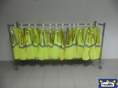 PENDERIE POUR PORTE HABITS AVEC ROULETTES OU PLATINES