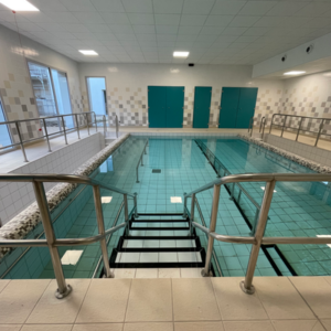 SORTIE DE BAIN, MAIN COURANTE