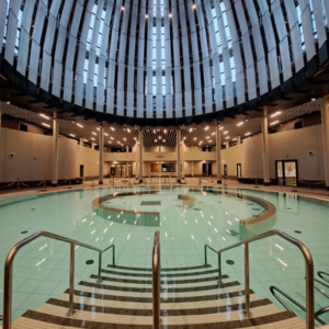 SORTIE DE BAIN, MAIN COURANTE